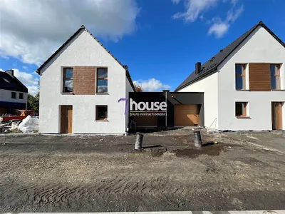 7 House Nieruchomości